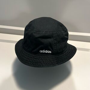 Adidas Aero ready Black bucket hat. OS fits most